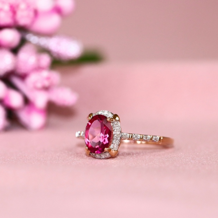 Златен пръстен от 14К розово злато, диаманти и розов топаз