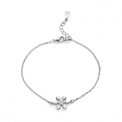 Сребърна гривна със снежинка