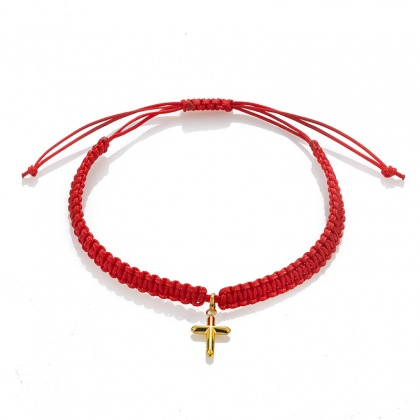 Гривна с червен конец и златен елемент кръст