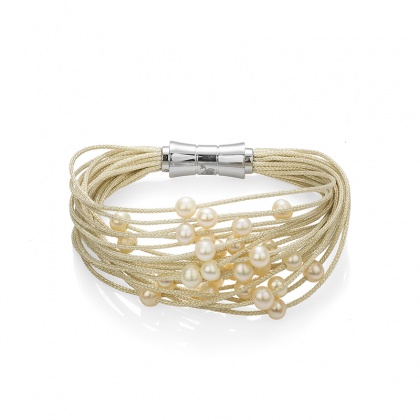 Гривна с бели перли