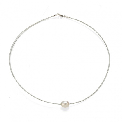 Колие с барокова перла на бяла корда