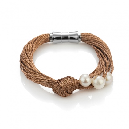 Гривна с бели перли