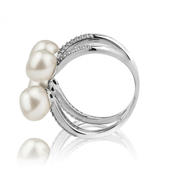 Сребърен пръстен с бяли перли