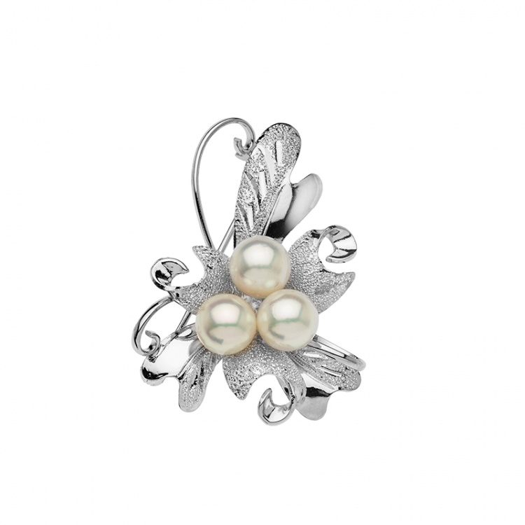 Сребърна брошка с перли Акоя