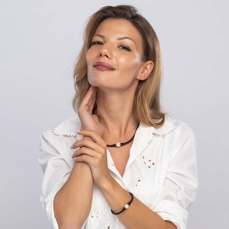 Силиконова гривна с бяла перла