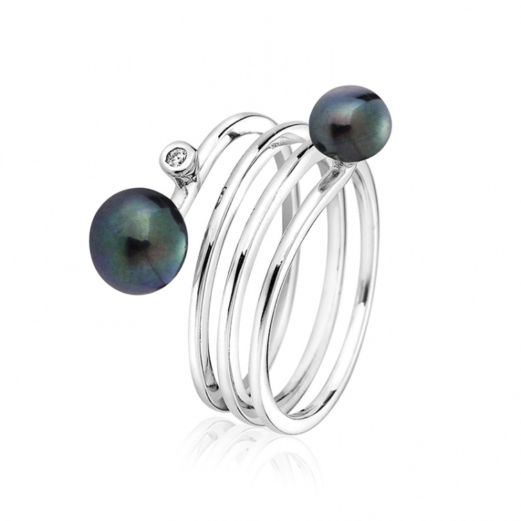 Сребърен пръстен с черни перли