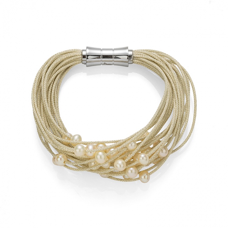 Гривна с бели перли