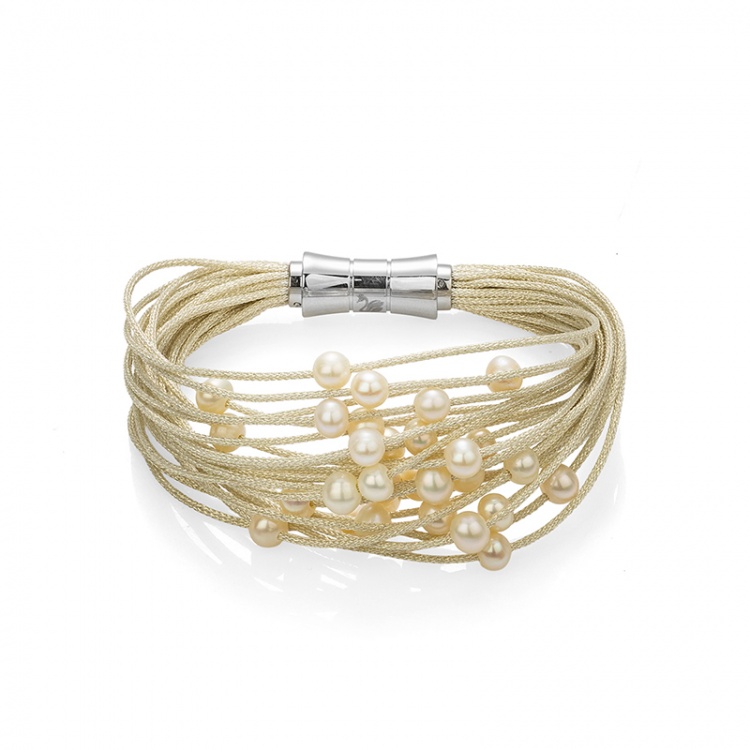 Гривна с бели перли