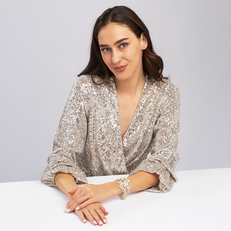 Гривна с бели перли