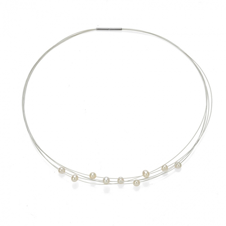 Колие с перли на бяла корда