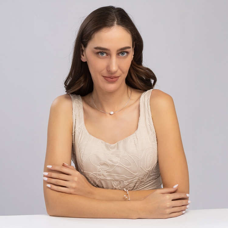 Колие с барокова перла на кафява корда