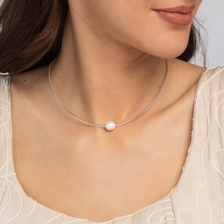 Колие с барокова перла на кафява корда