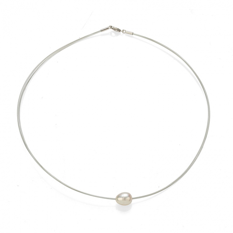Колие с барокова перла на бяла корда