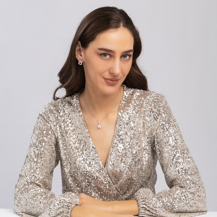 Сребърни обеци с изящна форма на роза