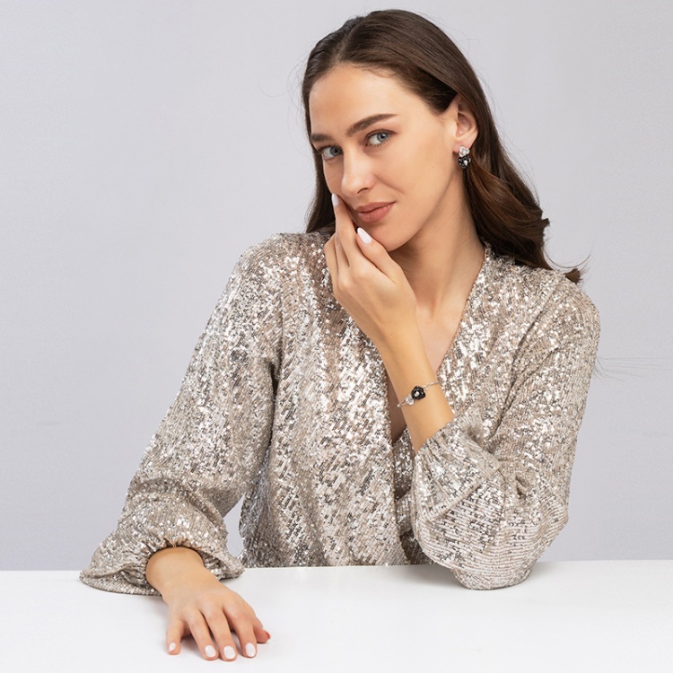 Сребърна гривна с цветя