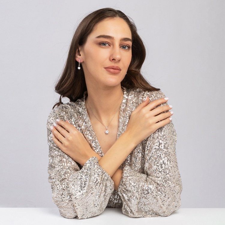 Сребърно колие цвете с цирконий