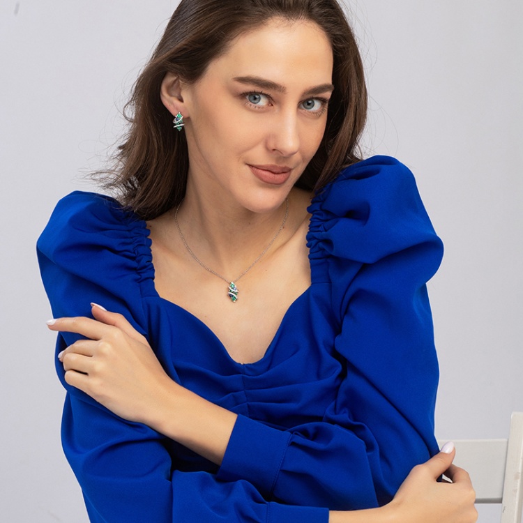 Сребърно колие със сини и зелени цирконий