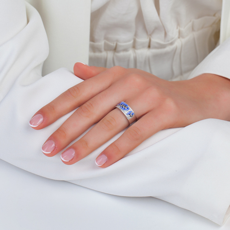 Сребърен пръстен с теменуженосин цвят