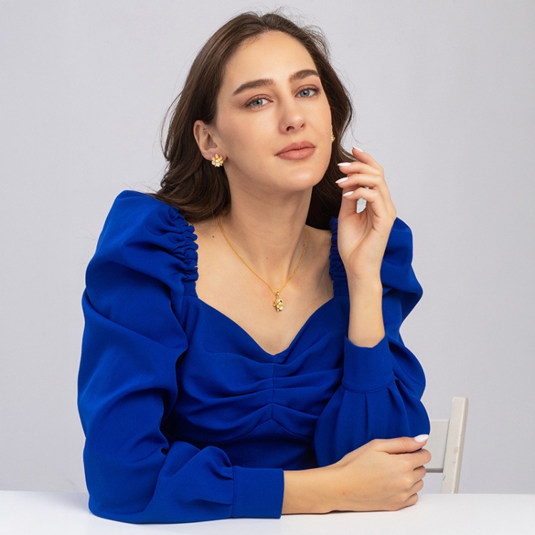 Сребърно колие цвете с позлата и цирконий