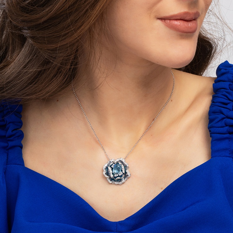 Сребърно колие цвете със сини камъни