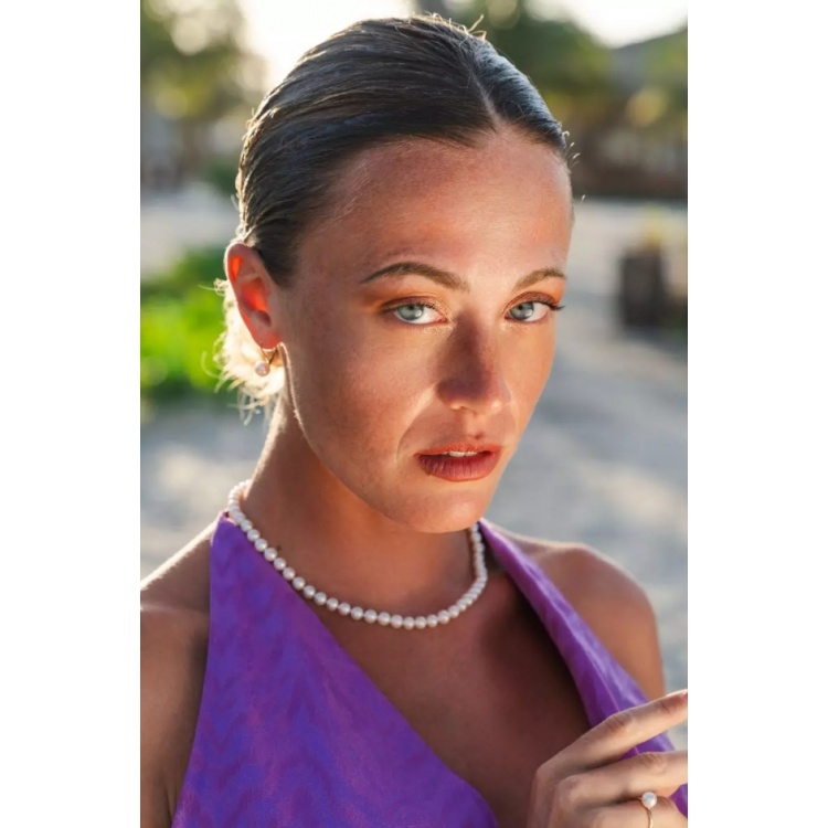 Златен комплект от огърлица и гривна с бели перли