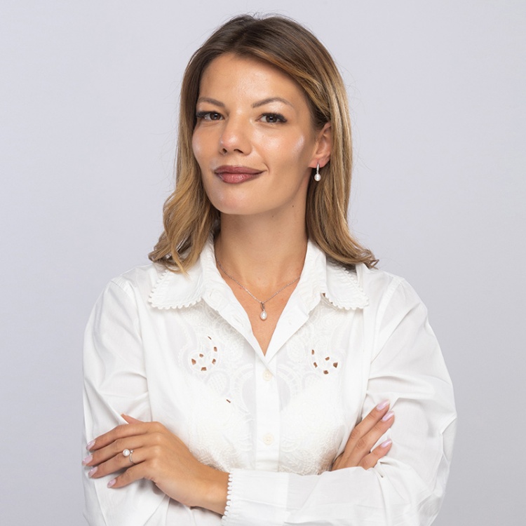 Сребърно колие с бяла перла
