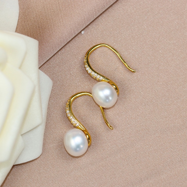 Сребърни обеци с бели перли