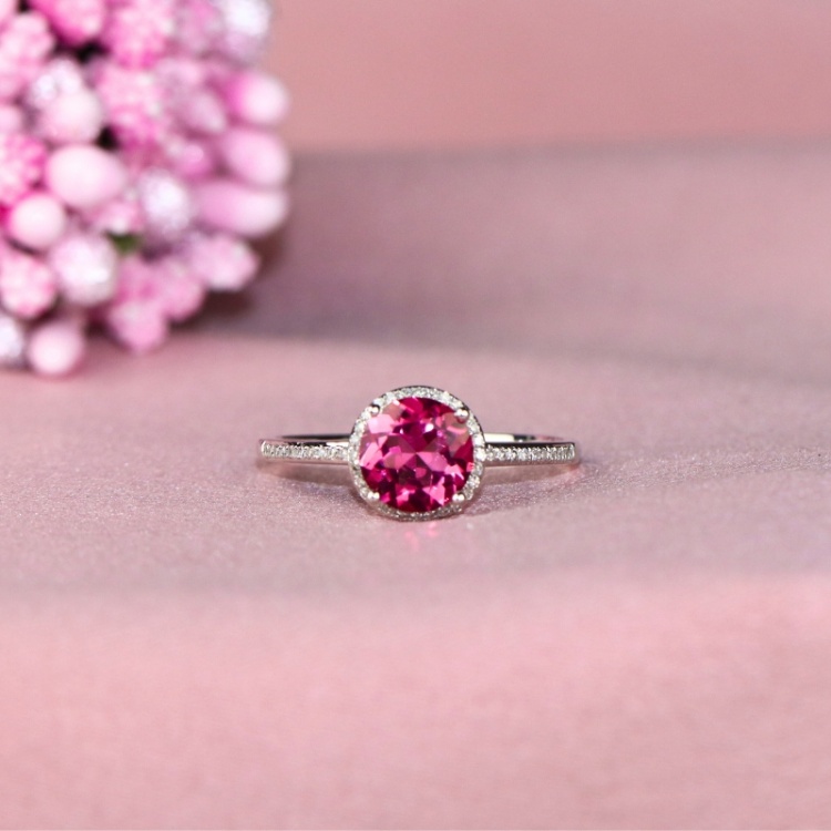 Златен пръстен от бяло злато с розов топаз и диаманти
